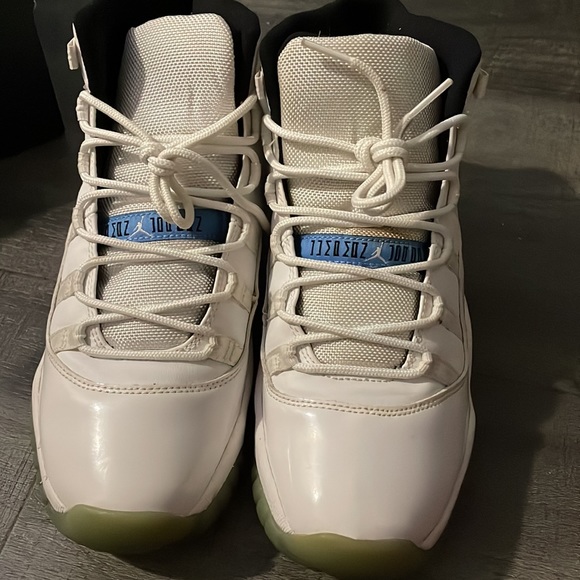 Retro 11 - Picture 2 of 6